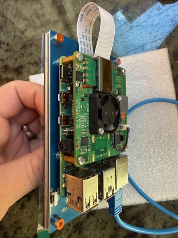 Pi 4 and DSI display from the side